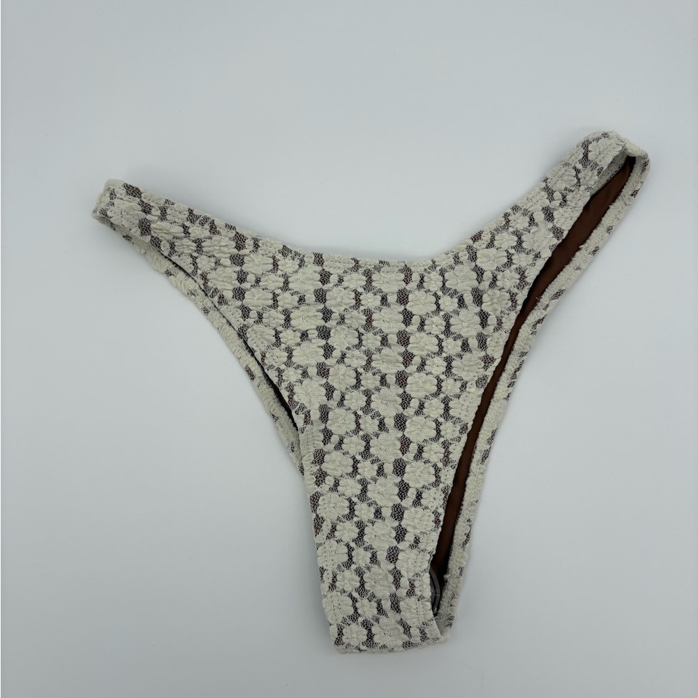 Elegant Cream Textured Bikini Set - Picture 10 of 11